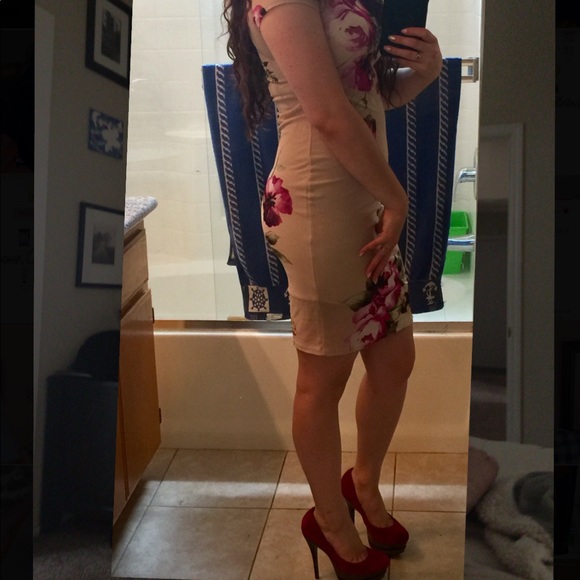 Fashion Magazine Floral Dress - Picture 4 of 6